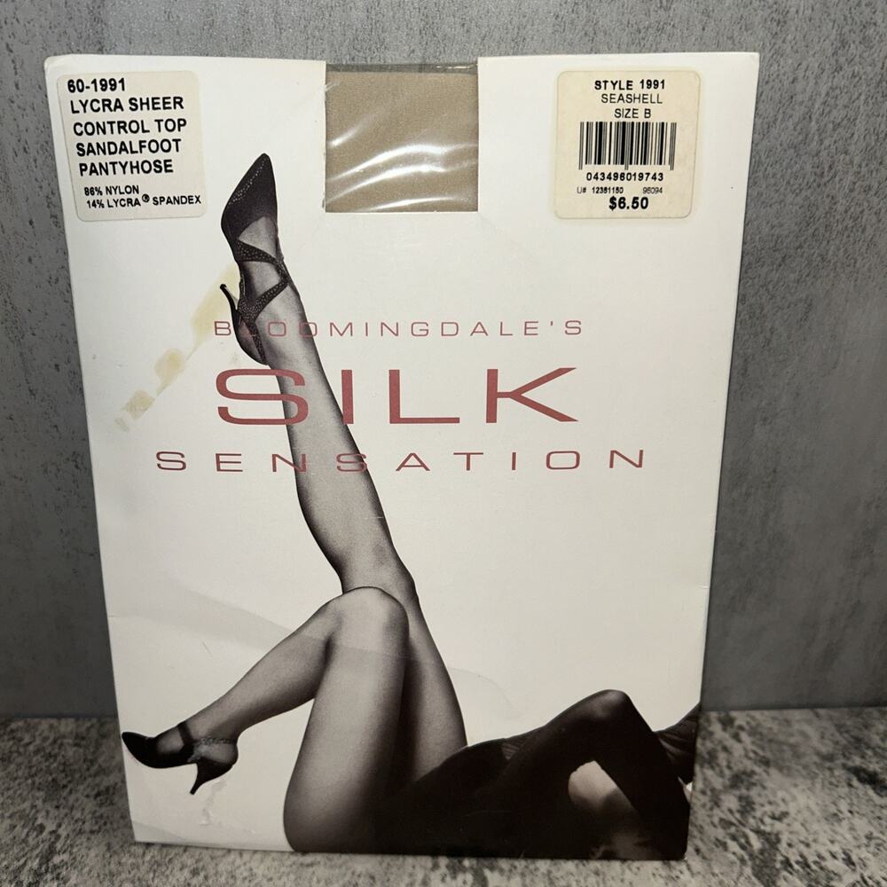 Bloomingdale's Silk Sensations Pantyhose Sz B SEASHELL Lycra Sheer Control Top
